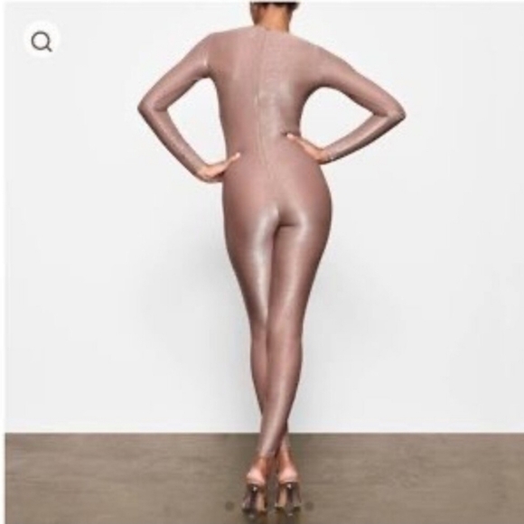 SKIMS Shimmer Catsuit Jumpsuit Umber Womens XL NWT - Picture 3 of 14